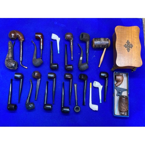 1104 - Approx. 20 antique smoking pipes.