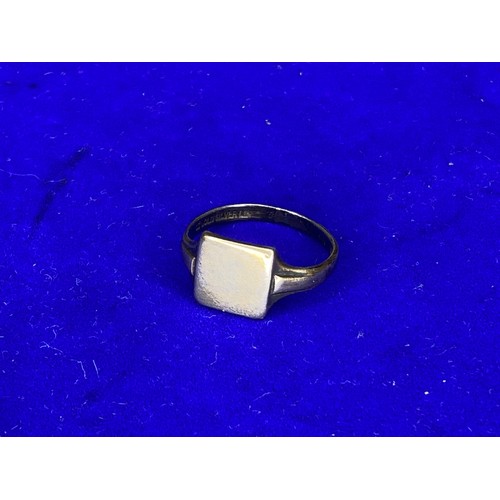 866 - Gents Gold on silver signet ring size Z.