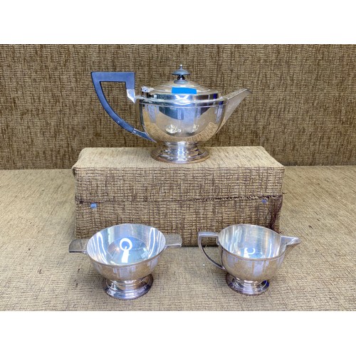 1138 - Art Deco Walker & Hall tea service with Tea pot, Sugar bowl and milk jug.