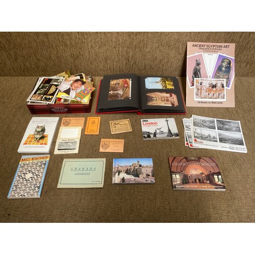 1158 - Large collection of postcards, postcard books and sets.