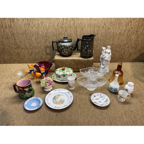 137 - Mixed collectable glass and ceramics including Babycham glass