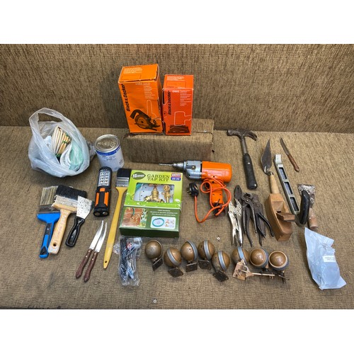 150 - Mixed tools including vintage Black & Decker drill, Finishing sander and circular saw.