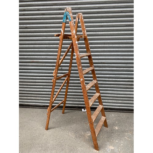 139 - Large set of wooden vintage ladders.