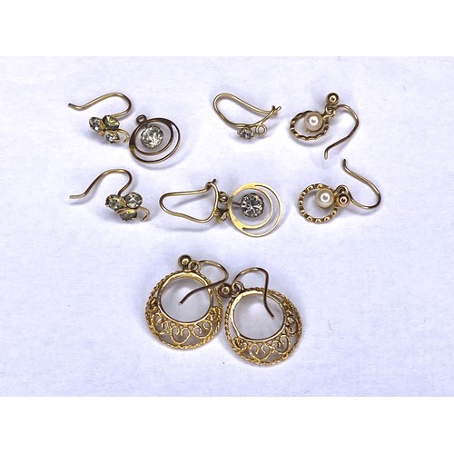 898 - 9ct gold earrings (3.5g)