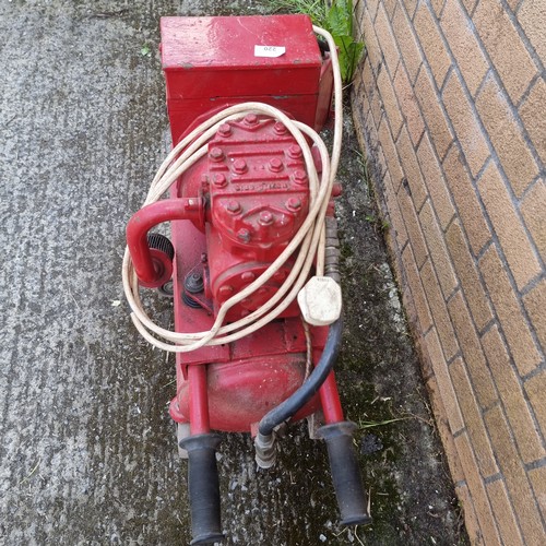 220 - Compressor on wheels (untested)