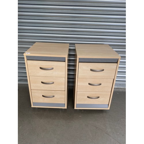 14 - A pair of bedside drawers.