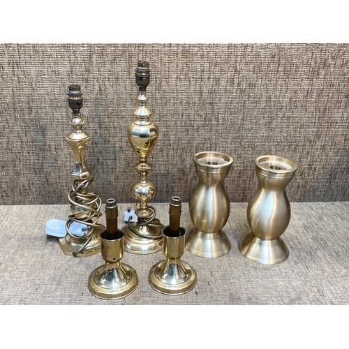 1079 - 2 pairs of solid brass candle sticks and two brass table lamps.