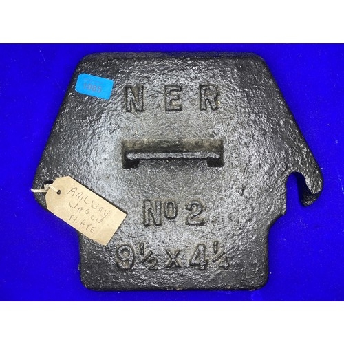 1085 - NER Cast iron railway wagon plate NO 2. 26 cm.