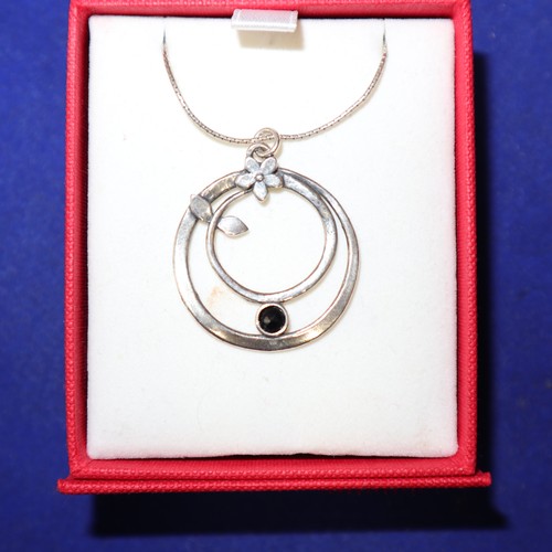 854 - Silver necklace with a round silver pendant with a red stone stamped 925.