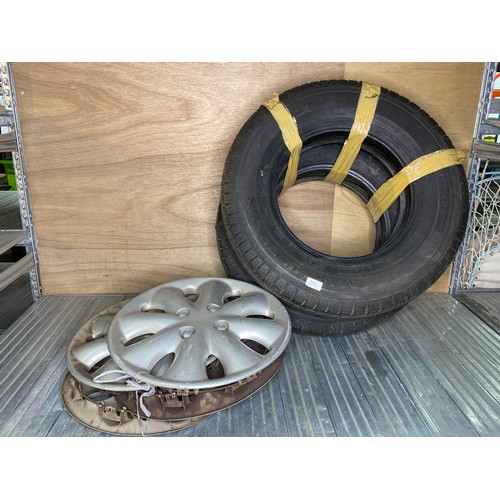 102 - Two Maxmiler spare tires never used 185 R14C and four-wheel trims.