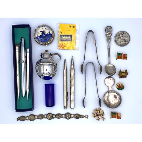 863 - Collection of curiosity including Mechanical pencils one silver filled, various badges, and a coin.