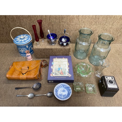 482 - Selection of mixed items including a Uranium glass bowl, a Conway vintage camera and Beatrix Potter ... 