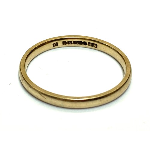 875 - 9ct gold wedding band size T 2.2g.