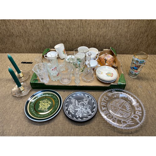 173 - Collectable glass and coronation cups and saucers.