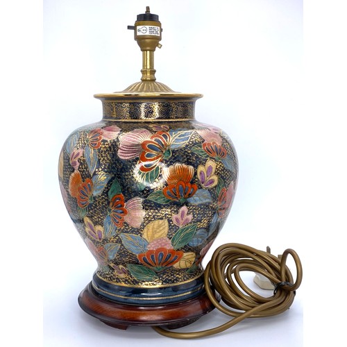 672 - Hand painted ceramic Chinese style lamp.