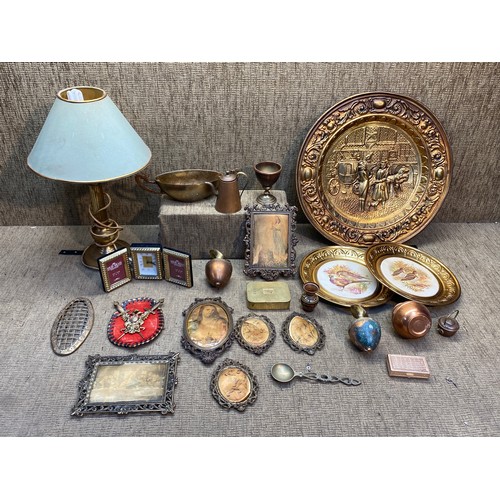 191 - Mixed brass and copper items including a brass column lamp.