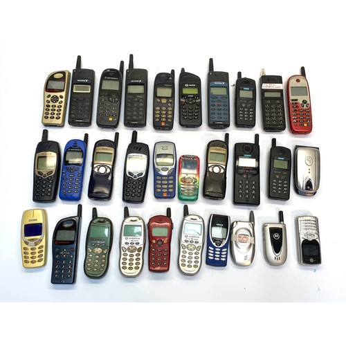 514 - Approx. 30 various mobile phones including Nokia and Sony Ericson.