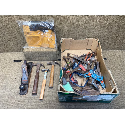 326 - Selection of mixed tools including a leather tool belt and a Stanley Bailey wood plane No: 5.