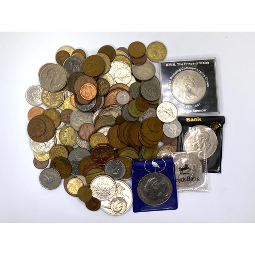 893 - Over 1 Kilo of mixed world and UK coins.