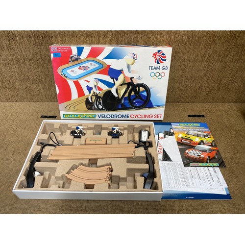 1041 - Scalextric Velodrome Cycling set.