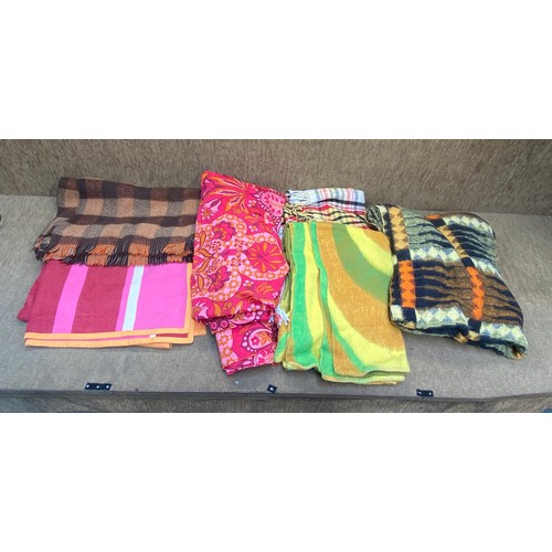 45 - Selection of vintage blankets and picnic blankets.