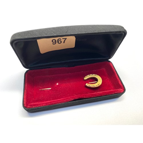 967 - Gold horseshoe stick pin (tested as high quality gold) 2.2g in a presentation box.