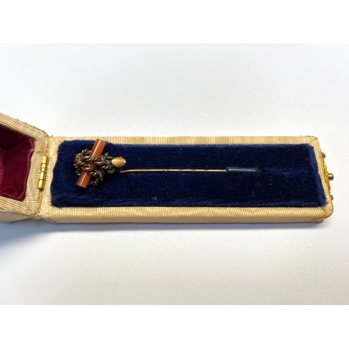 968 - Early Victorian gold rope tie pin in its original case.