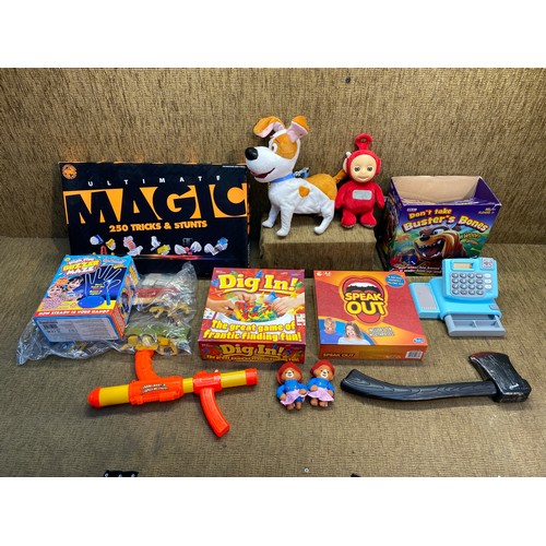 38 - Mixed toys and board games including Hasbro gaming and Ideal.