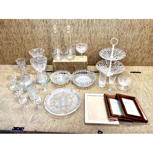 43 - Mixed glassware including bowls, vases and a metal cake stand.