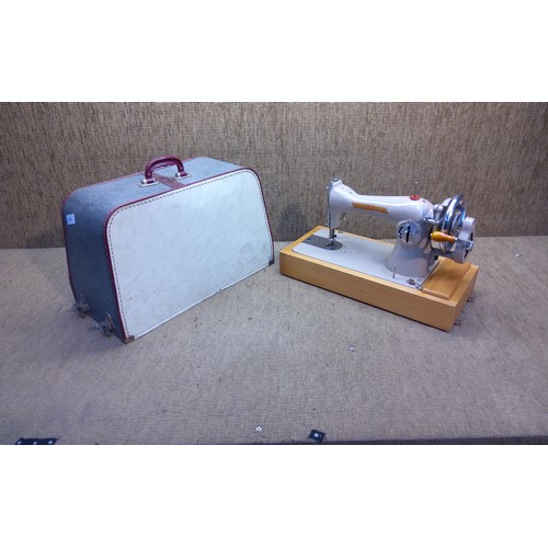 183 - Victor hand crank sewing machine