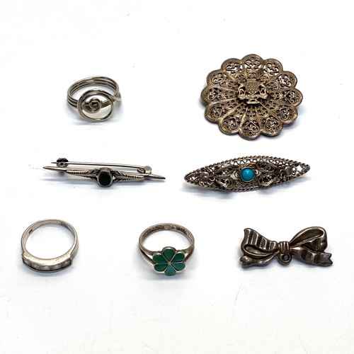 848 - Silver and white metal filigree brooches and rings.