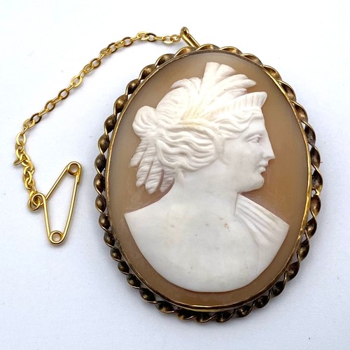 841A - Large gold plated cameo brooch.