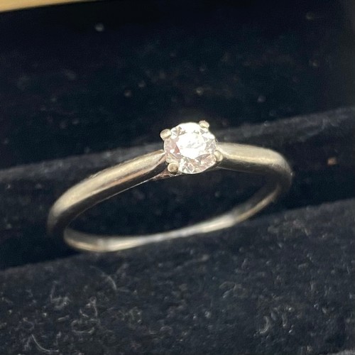 856 - 18ct white gold and diamond ring. 0.25ct Diamond, round brilliant cut. Size S-T weight 3.2g. (Ring h... 