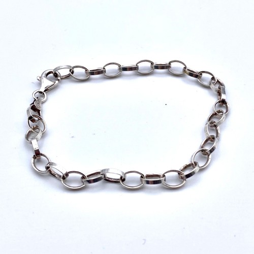 866 - Silver bracelet.