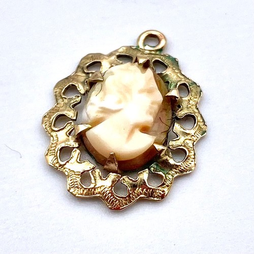 871 - 9ct gold pendant with small cameo.