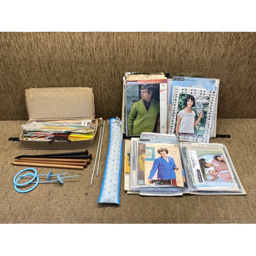 501 - Collection of vintage knitting needles and sewing magazines.