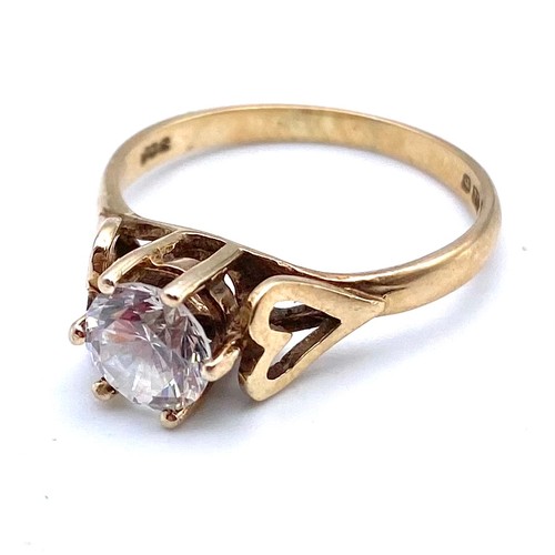 890 - 9ct gold ring size N, 2.2g.