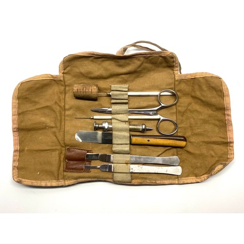 686 - WW2 military doctors kit in a roll.