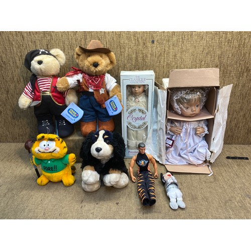 278 - Selection of collectable boxed dolls and soft toys including Garfield and The Ashton Drake collectio... 