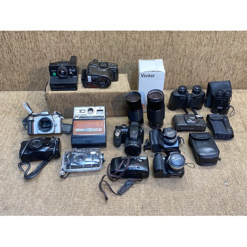 282 - Collection of vintage cameras and camera lenses including a Polaroid Land camera, a Vivitar 75-205mm... 