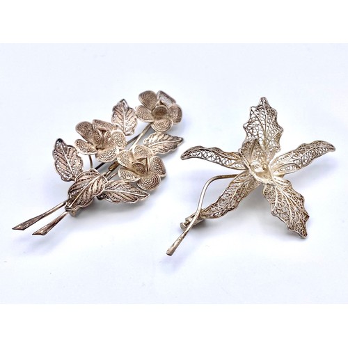 911 - Two filigree silver brooches.