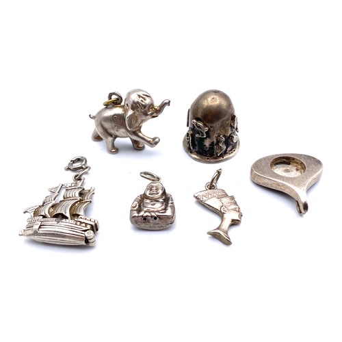 918 - Five silver vintage charms and a thimble. (MYOMU)