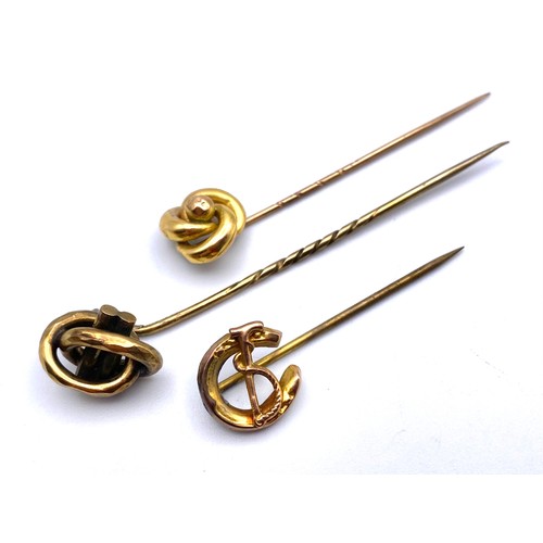 931 - 4 fancy tie pins with yellow metal mounts, with garnet and sea pearls. (some of the Pins are high qu... 