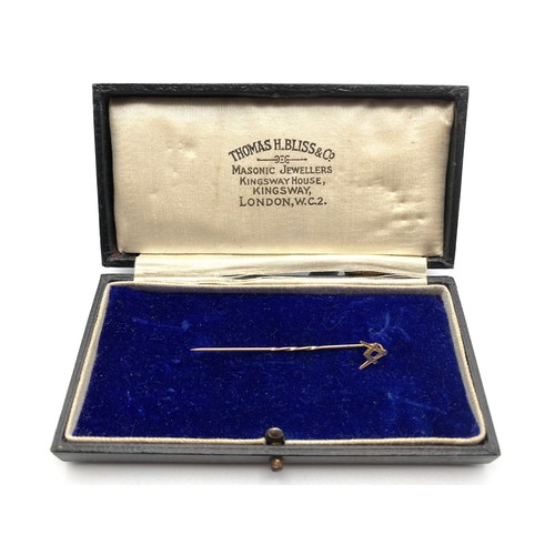 935 - 9ct gold hall marked Masonic tie pin by Thomas H Bliss & Co London.