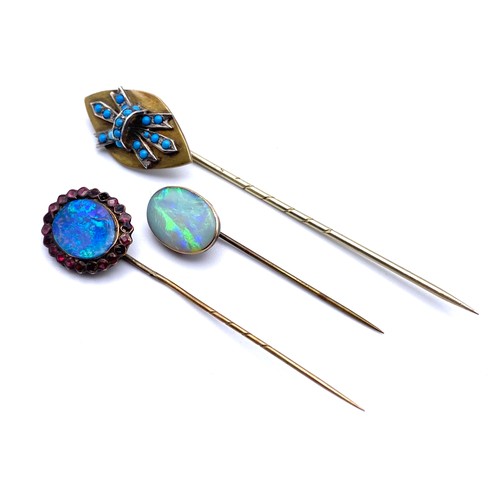 951 - 3 stunning tie/cravat pins, with large Opals and Turquoise stones, mounted in high quality gold. 8.9... 