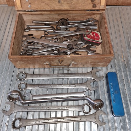 441 - Large collection of Kamasa Tools heavy duty spanners in a wooden case.