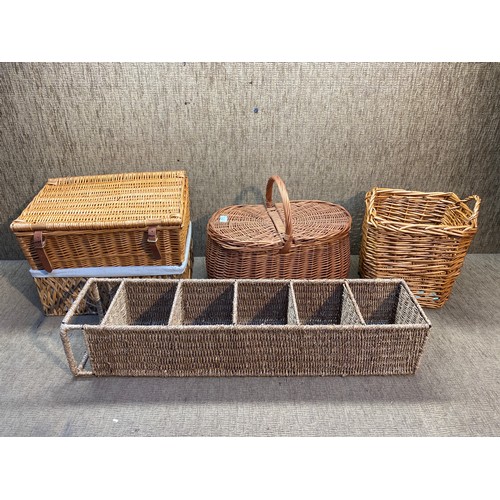 150 - Selection of Wicker baskets and a set of ratan drawers.
