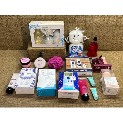 173 - Selection of Boxed beauty and toiletries including Nivia and Baylis and Harding.