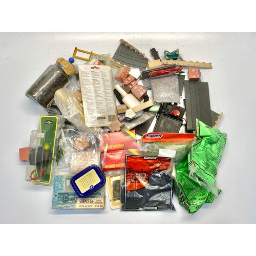 thumbnail image 2 of OO Gauge Model Railway Scenery - Small Works Yard 10pc Set (Boats, Accessories) 1:72 Scale 2 of 6