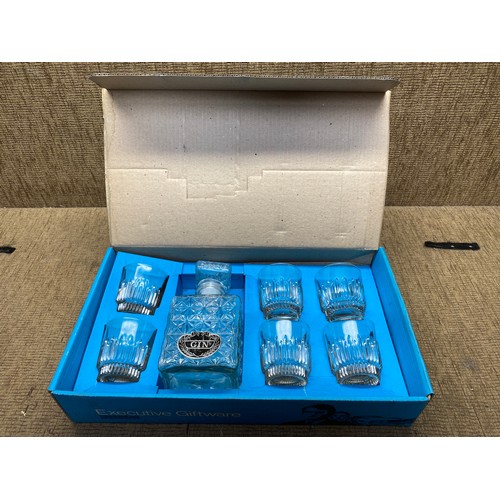 529 - Western Glass International Executive Giftware Gin decanter set with 6 glasses in Original box.